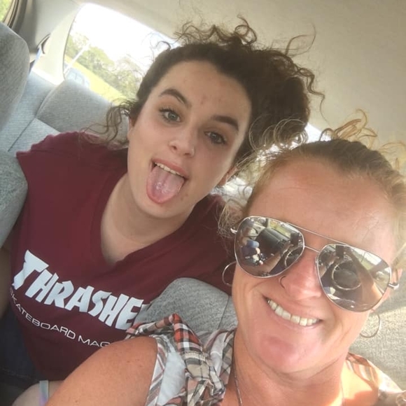 Lisa Vassar - Poshmark Profile Picture of Lisa Vassar (@lvassar17) on Poshmark