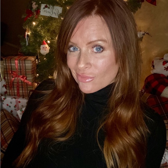 Profile Picture of Kimberly Novak (@redtresses1970) on Poshmark