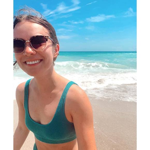 Profile Picture of Emma Vandenbossche (@emmavandenbossc) on Poshmark