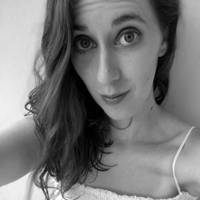 Profile Picture of Paige MacKay (@asilkknot) on Twitter