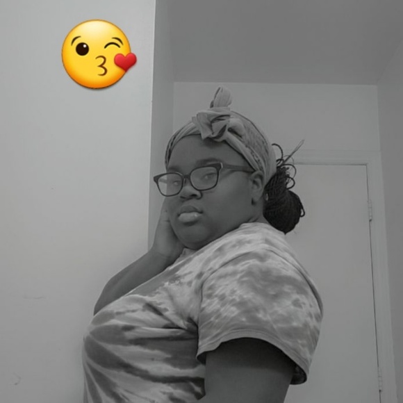 Profile Picture of Philisha Glenn (@philishaglenn) on Poshmark