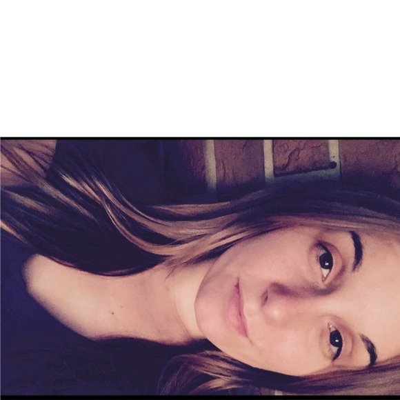 Profile Picture of Jillian Buote (@jillieeb) on Poshmark