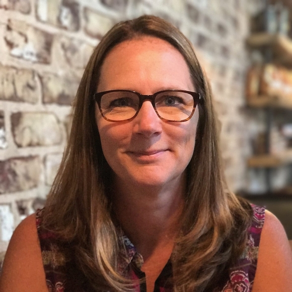 Profile Picture of Angie Mccleaf (@mommyfixit) on Poshmark