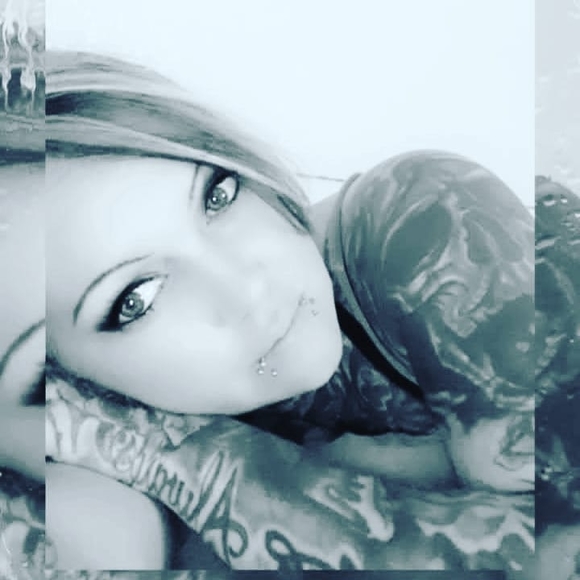 Profile Picture of Jen Murrish (@jen23jen88) on Poshmark