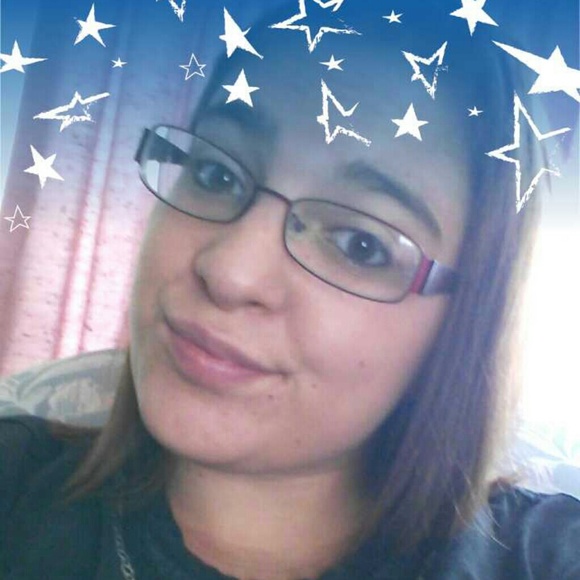 Profile Picture of Destiny Kalinowski (@kalinowskigirl) on Poshmark