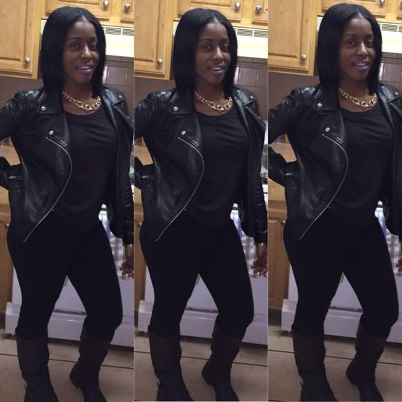 Profile Picture of Felicia Oates (@prettygirly0708) on Poshmark