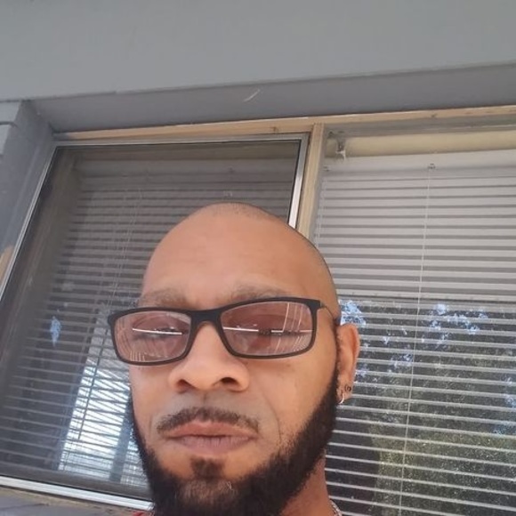 Profile Picture of Wally Pelican (@gator1559) on Poshmark