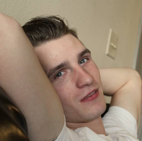 Profile Picture of Evan Hollabaugh (@evanhollabaugh) on Poshmark