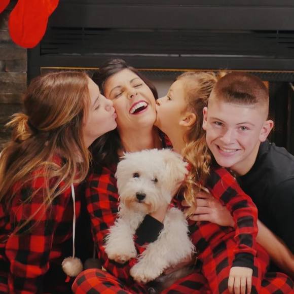 Profile Picture of Megan Chase (@kevmegchase) on Poshmark