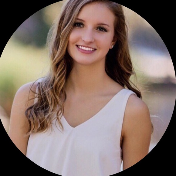 Profile Picture of Emily Osterbauer (@emilyosterbauer) on Poshmark