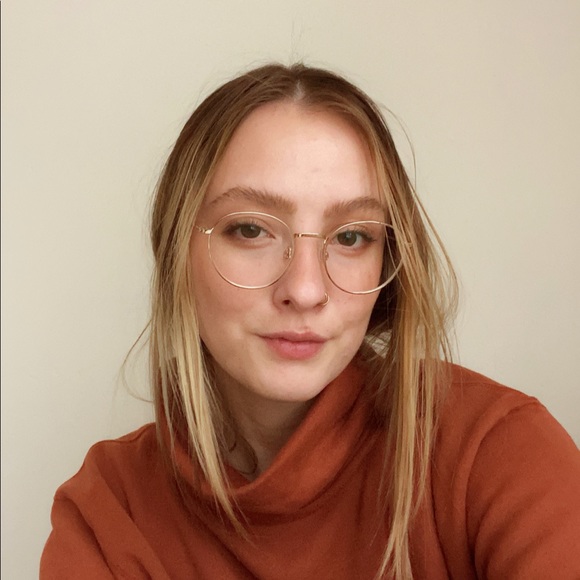 Profile Picture of Julia Brooke (@juwia) on Poshmark