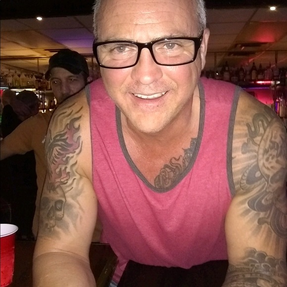 Profile Picture of David Tucker (@eltont2) on Poshmark