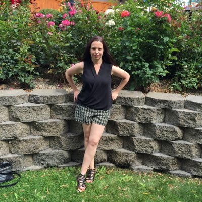 Profile Picture of Rochelle Thompson (@rockyroach85) on Twitter