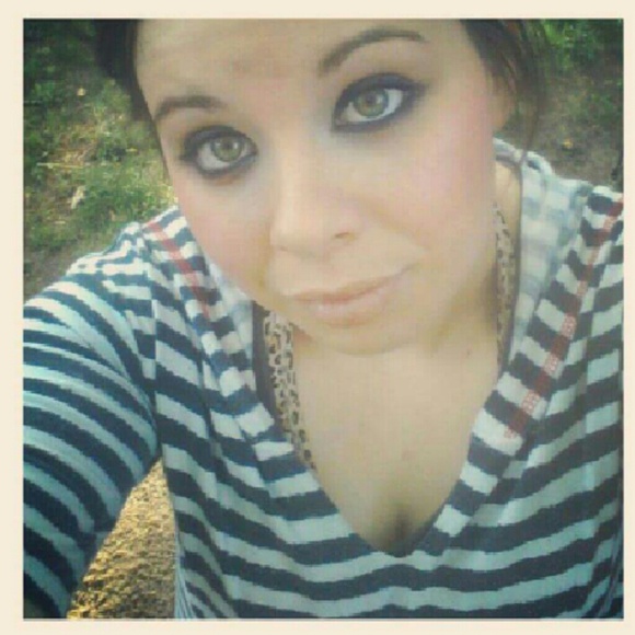 Profile Picture of Heather Engle (@haykayy07) on Poshmark
