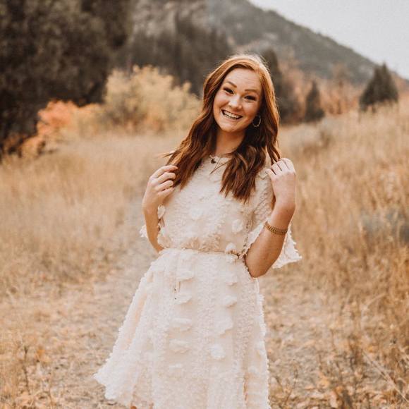 Profile Picture of Eliza Hakanson (@ejayne5346) on Poshmark