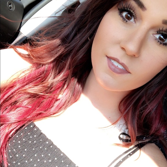 Profile Picture of Autumn Daugherty (@autumnrd622) on Poshmark