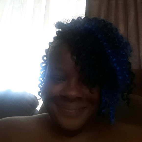 Profile Picture of Darcelle Alexander (@shopsupreme78) on Poshmark