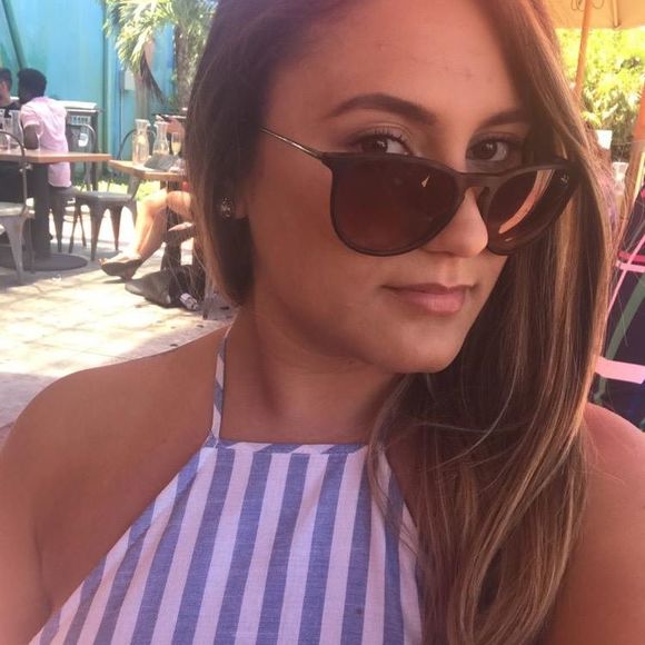 Profile Picture of Crystal Gomez (@crystalalexisx3) on Poshmark