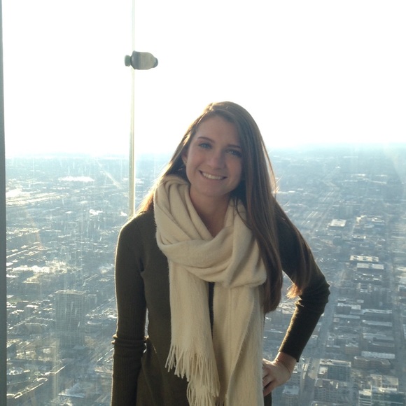 Profile Picture of Annie Lohmeyer (@aslohmeyer) on Poshmark