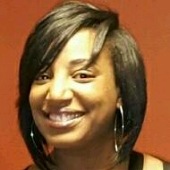 Profile Picture of Terri West (@serterica) on Poshmark