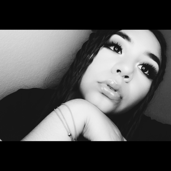 Profile Picture of Aracely Jimenez (@aracely_66) on Poshmark