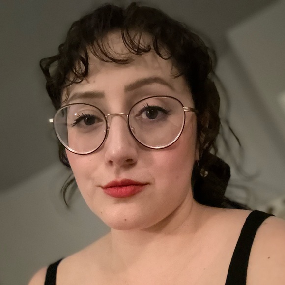 Profile Picture of Chrissy Rodriguez (@chrissycurated) on Poshmark