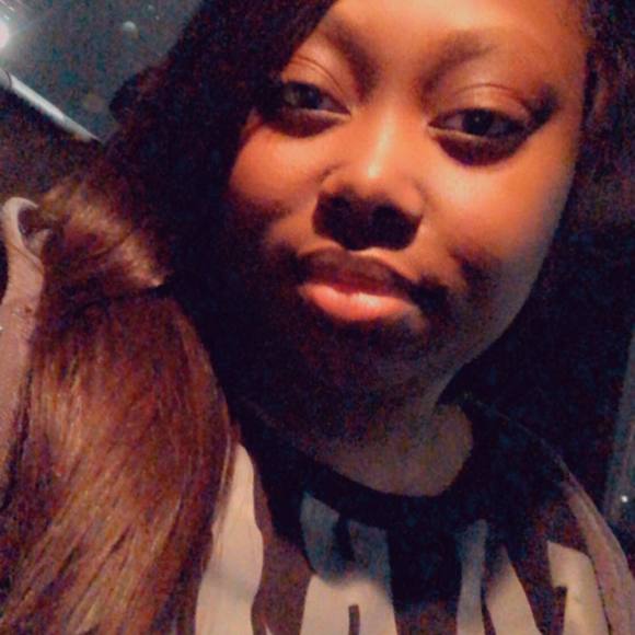 Profile Picture of Seanea Denise (@seanearussell) on Poshmark