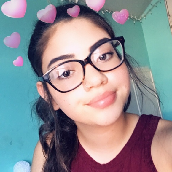 Profile Picture of Gianna Volden (@gianna_volden) on Poshmark