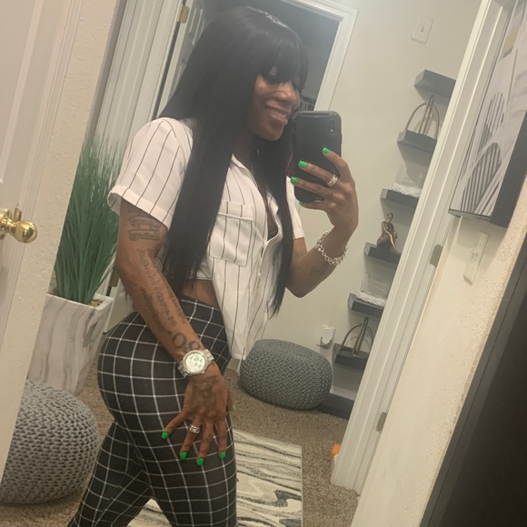 Profile Picture of Bianca Robertson (@unxpectdtrezurs) on Poshmark
