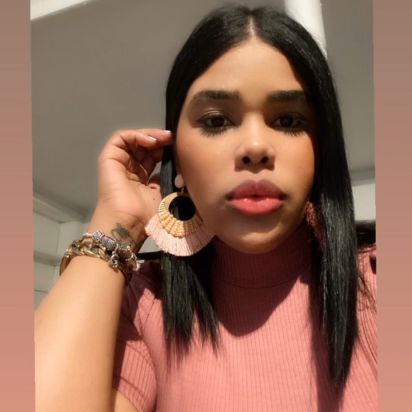 Profile Picture of Genesis Ramirez (@genesisramir813) on Poshmark