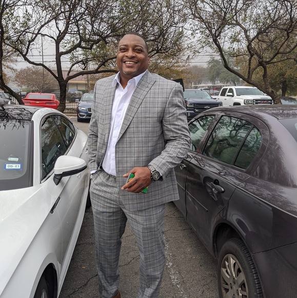 Profile Picture of Kevin Saunders (@saunderskevin14) on Poshmark