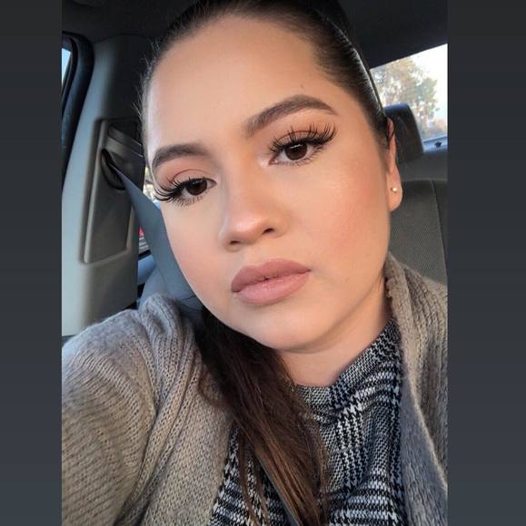 Profile Picture of Andrea Solis (@dreaevol) on Poshmark