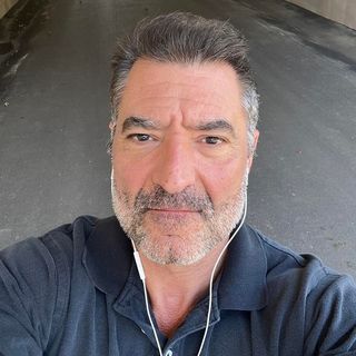 Profile Picture of James Lavalla (@jimlavalla) on Instagram