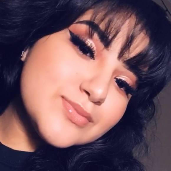 Profile Picture of Hannah Celani (@celani123) on Poshmark