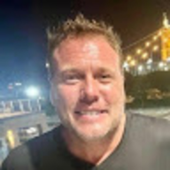 Profile Picture of Michael Beiser (@michaelbeise565) on Poshmark