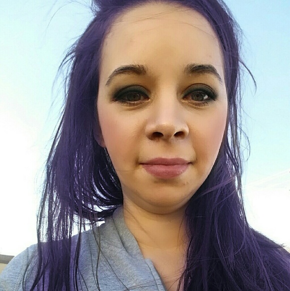 Profile Picture of Jazmin Trinidad (@jyssm) on Poshmark