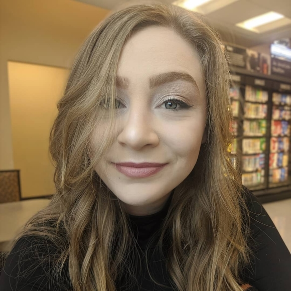 Profile Picture of Jordyn Steinheiser (@jordynamber10) on Poshmark