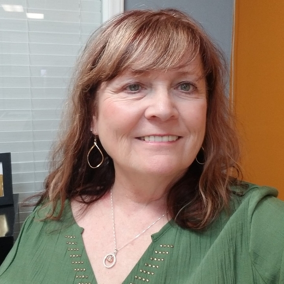 Karen Gulliford - Poshmark Profile Picture of Karen Gulliford (@karenleedee) on Poshmark