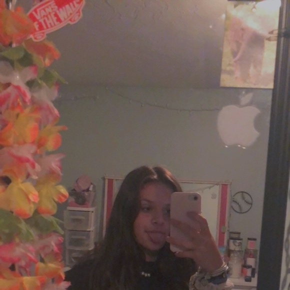 Profile Picture of Grace Motto (@gracemotto_) on Poshmark