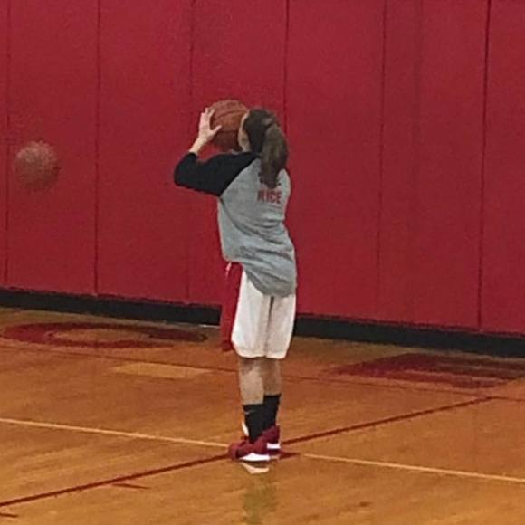 Profile Picture of Robinne Rice (@robinne_bowsher) on Poshmark