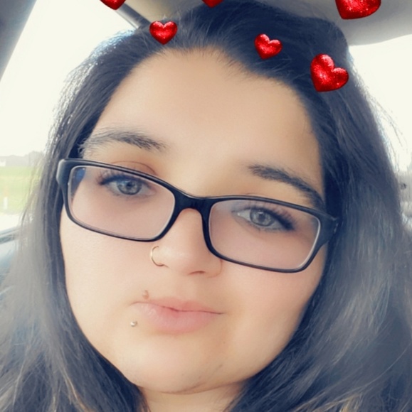Profile Picture of Andrea Rocha (@rhea_07) on Poshmark
