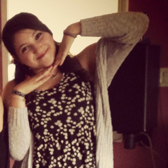 Profile Picture of Sara Orrino (@heyitsjeanie) on Poshmark