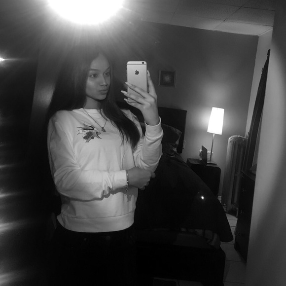 Profile Picture of Miqui Vasquez (@miqui19) on Poshmark