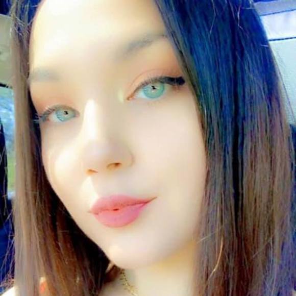 Profile Picture of Nevís Bazil (@nevissaenz) on Poshmark