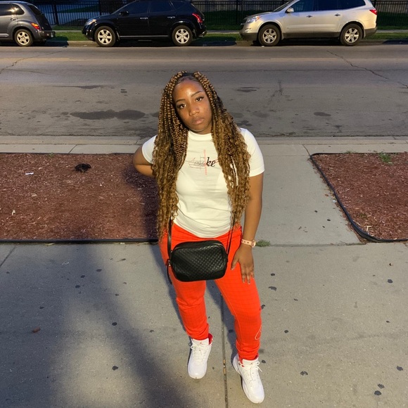 Profile Picture of Ashante Halmon (@ashantehalmon) on Poshmark