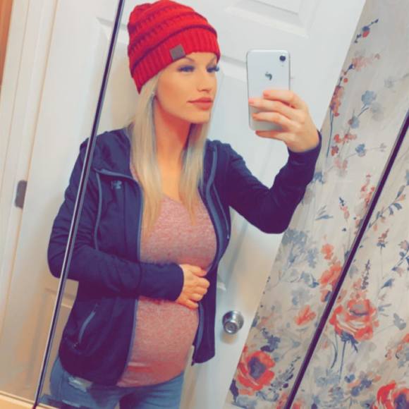 Profile Picture of Amanda Gantt (@agantt17) on Poshmark