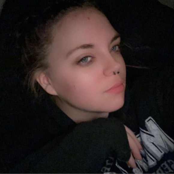 Profile Picture of Tara Kryger (@tarakryger) on Poshmark