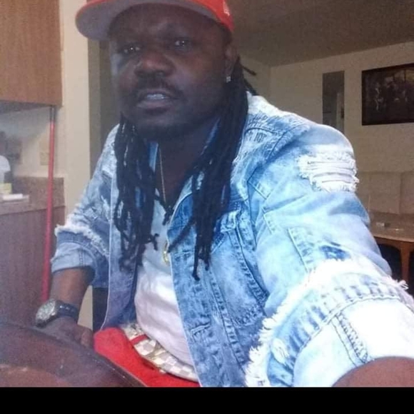 Profile Picture of Chopa Choppa (@chopachoppa) on Poshmark