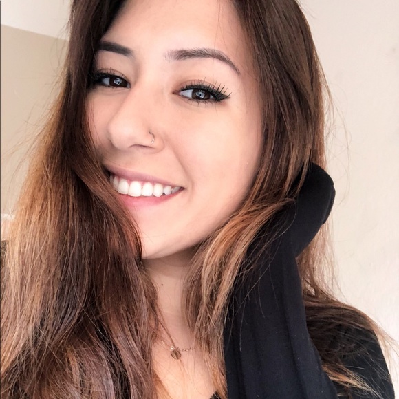 Profile Picture of Stephanie Tenborg (@stephjulia) on Poshmark