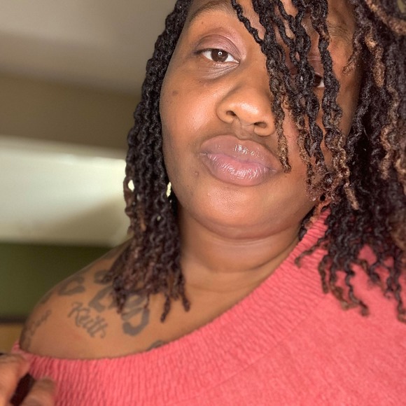 Profile Picture of Cencola Keitt (@cherrycola30) on Poshmark